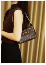 Retro Chain Shoulder Bag - Image 4